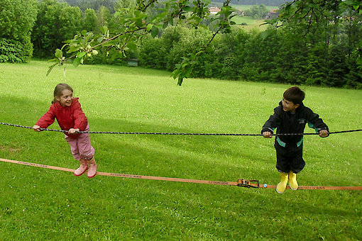 spielende Kinder - Ferienhof im Bayerwald
